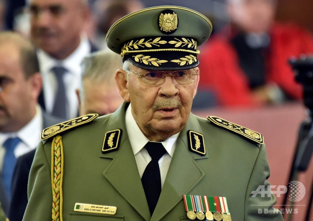アルジェリアのガイドサラハ軍参謀総長が死去、79歳 事実上の最高実力者