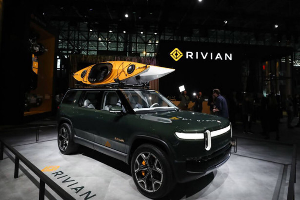 アマゾンに「配送用EV」納車するRivian、新規で13億ドルを調達