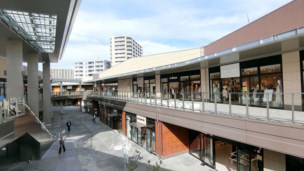 日本のショッピングセンター数が16年ぶりに減少