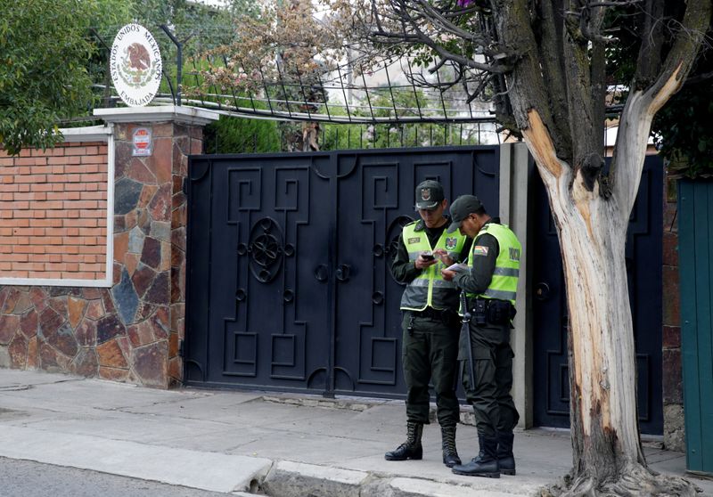 メキシコ外務省、ボリビア代理公使呼び出す　外交官監視に抗議へ