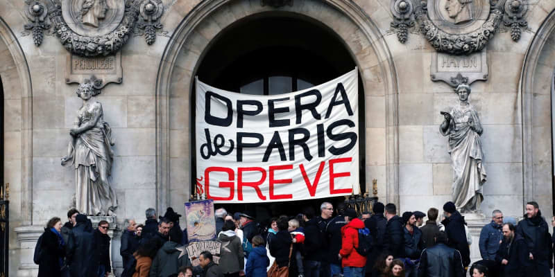 フランスの労組スト継続、越年へ　年金改革で対立、政府折れず