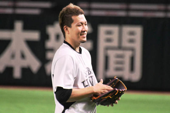 鷹・千賀が「むっちゃ笑顔」　男前スーツ写真にファン歓喜「かっこいい」