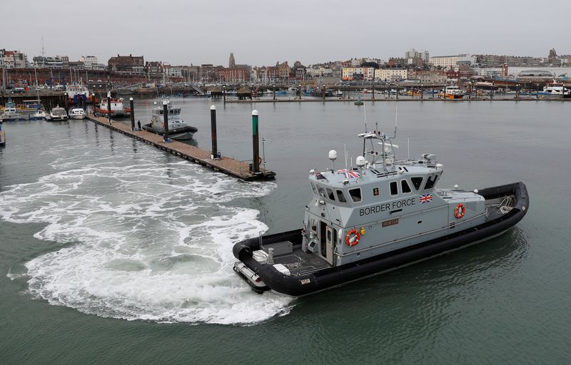 英沿岸警備当局、ドーバー海峡で移民とみられる49人救助