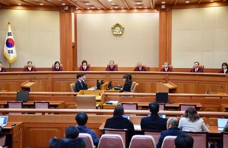 慰安婦合意、違憲提訴却下　韓国憲法裁、判断避ける　合意は「政治の領域」