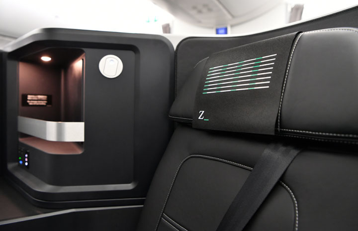 フルフラット上級席ZIP Full-Flatは長時間も快適　写真特集・ZIPAIR 787-8の機内（1）