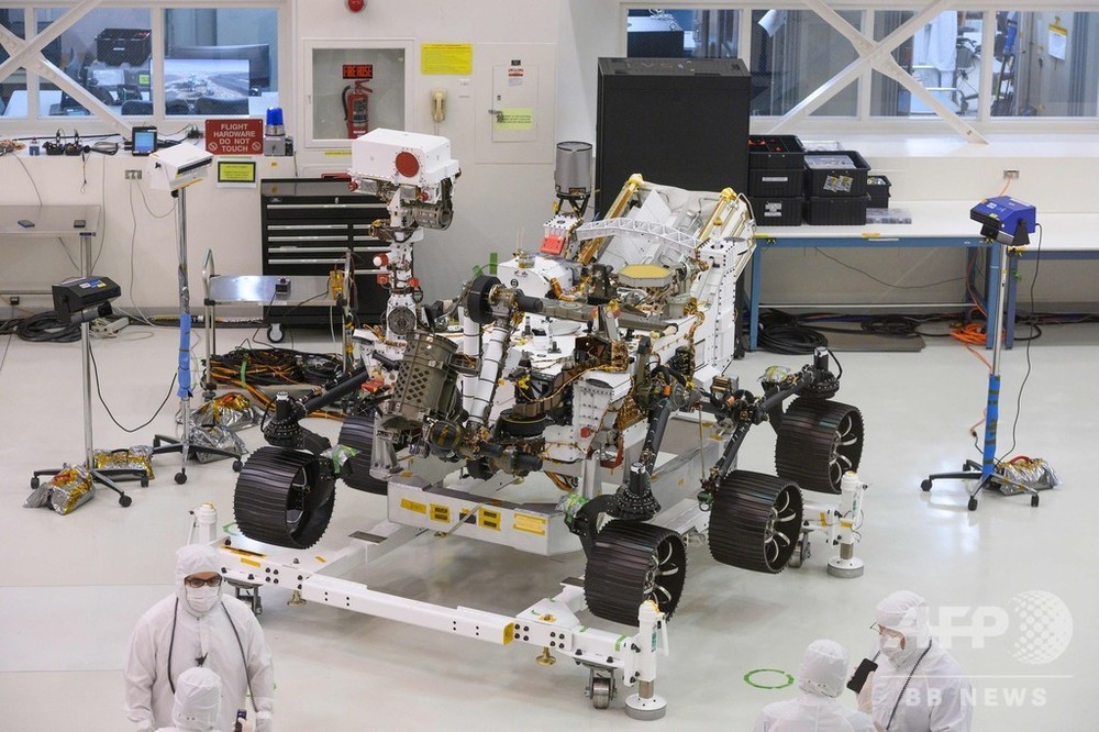 NASA、来年打ち上げの火星探査車「マーズ2020」公開 有人探査へ地ならし