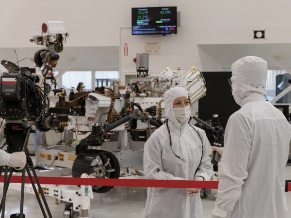 NASAが火星探査車「Mars 2020」を公開、2020年7月打ち上げへ準備着々