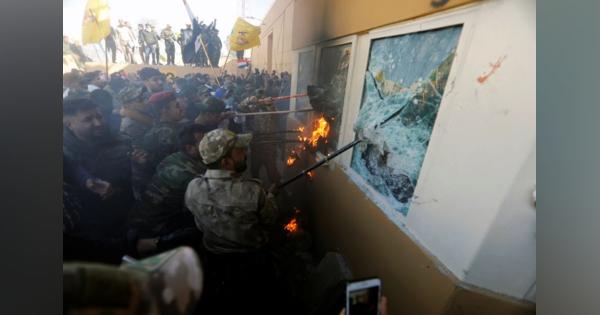 デモ隊がイラク米大使館襲撃、空爆に抗議　米大統領はイラン非難
