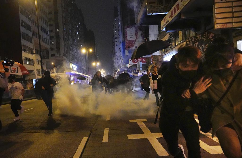 香港、新年早々に催涙弾　祝賀ムード吹き飛ぶ