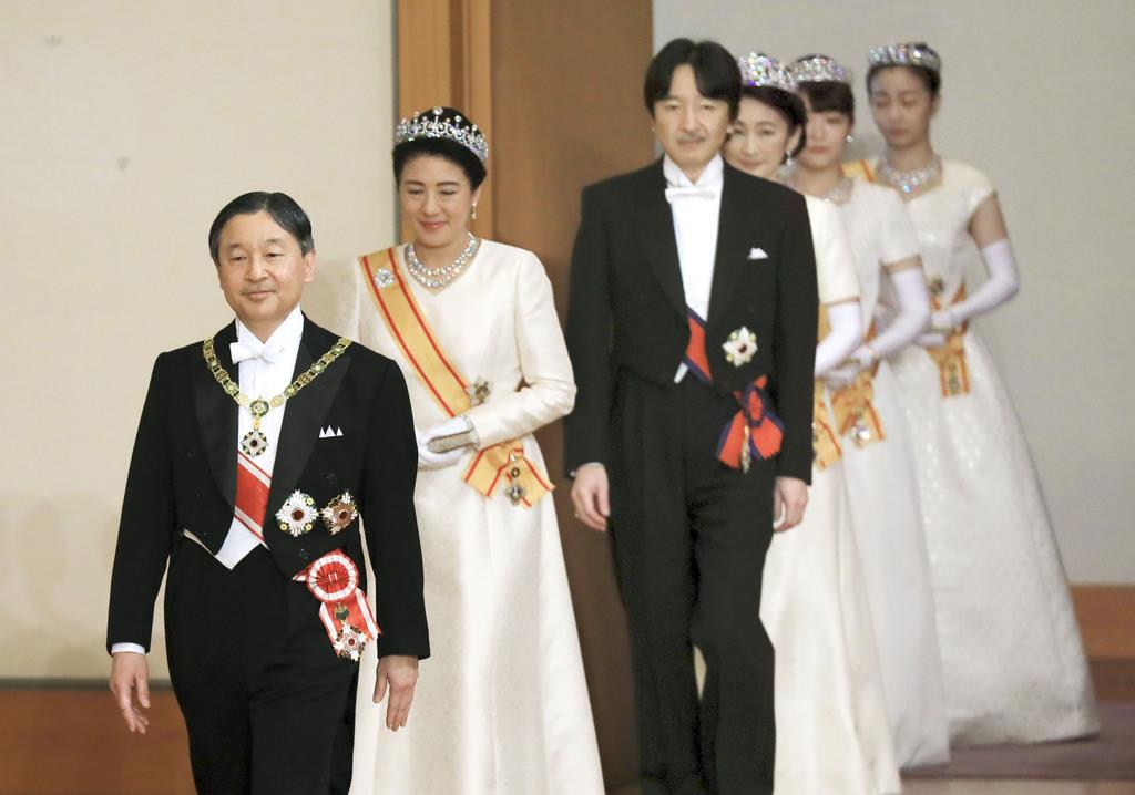 陛下「国民の幸せと国の発展を祈ります」　皇居で新年祝賀の儀　