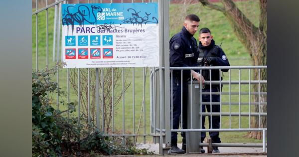 パリ近郊で刃物襲撃、３人死傷　警察は男を射殺