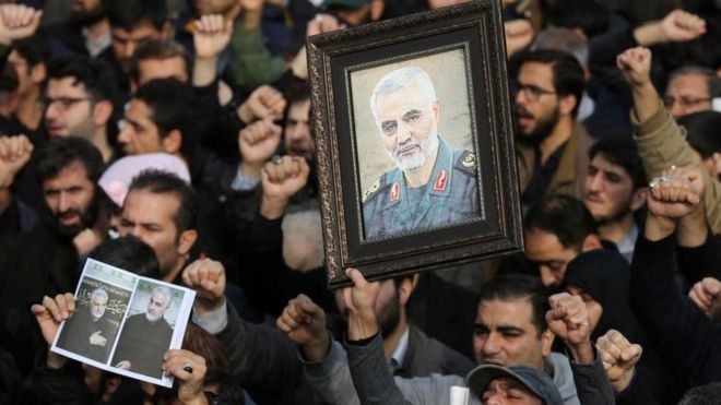 イラン司令官殺害は「戦争阻止するため」とトランプ氏　イランは「厳しい復讐」誓う - BBCニュース