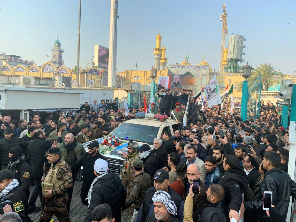 イラン司令官の葬儀に数千人　指導部内に対米報復論