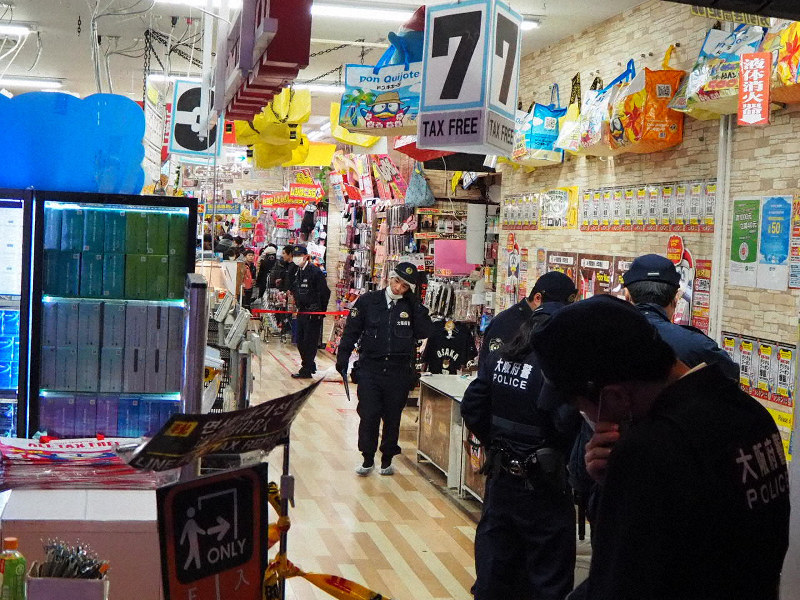 梅田のドンキで客を切りつけた女逮捕　殺人未遂容疑で大阪府警