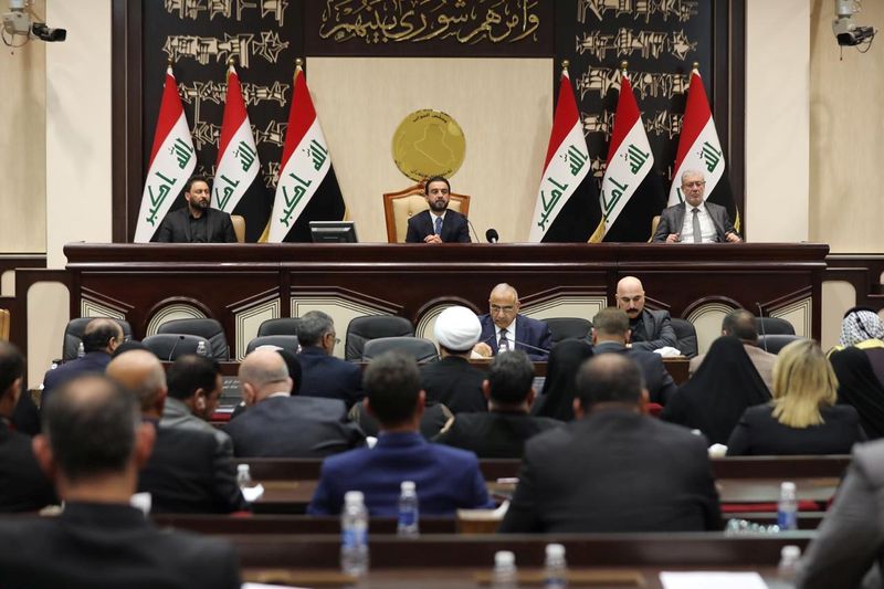 イラク議会、駐留外国部隊の撤退求める決議　米は再考求める