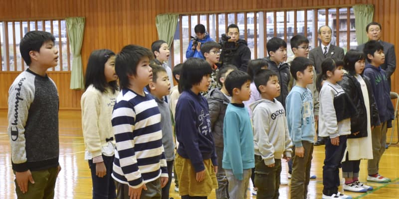 豪雨被災の小学校、学び舎再開　大分県日田市、2年半ぶり