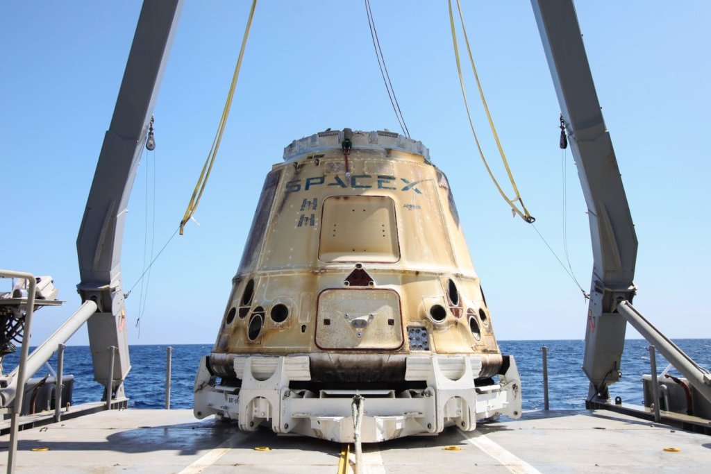 SpaceXのドラゴン補給船が科学実験機器とともにISSから帰還