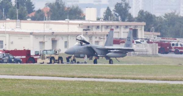 米軍F15緊急着陸　嘉手納基地でフックランディング　午前8時から27機が訓練飛行