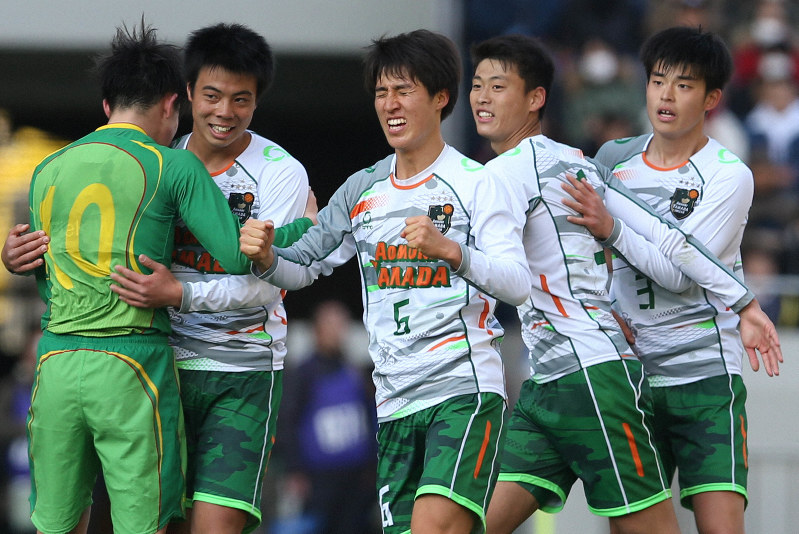 青森山田、静岡学園が決勝へ　全国高校サッカー　13日に激突