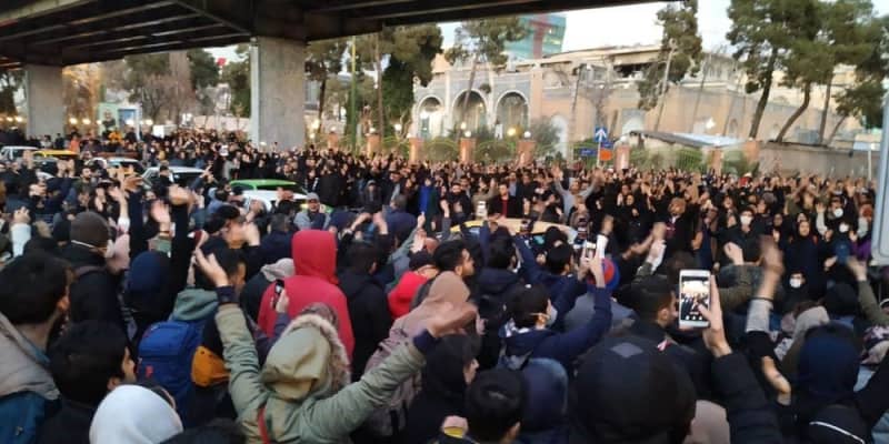 イラン首都で1千人抗議デモ　旅客機撃墜の説明に怒り