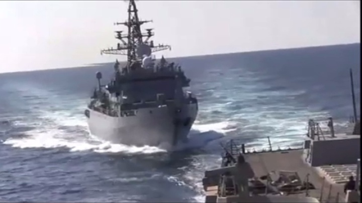 米海軍駆逐艦にロシア艦艇が“異常接近”