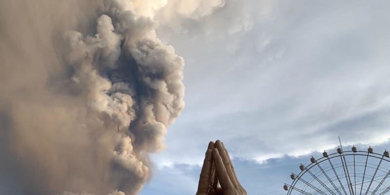マニラ近郊の火山で噴煙　空港離着陸が一時中断