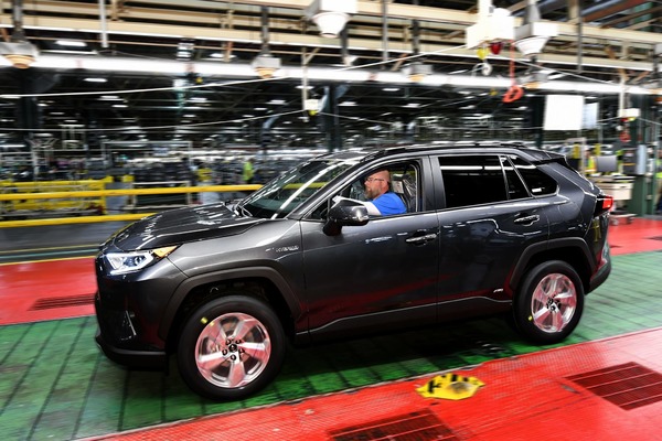 トヨタ、電動車の米国現地生産を拡大… RAV4ハイブリッド 新型を生産開始