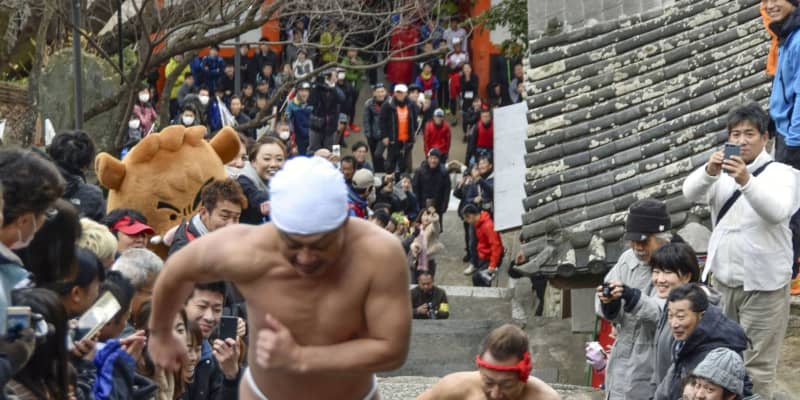 紀三井寺で「速駈詣り」、和歌山　200段、タイム競う
