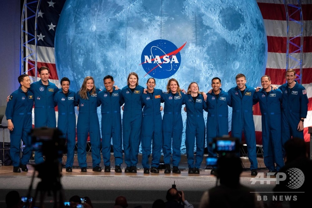 NASA、宇宙飛行士候補生の公開卒業式を開催