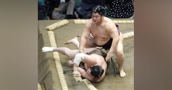 遠藤、白鵬を背中から倒す　２日連続金星「集中して相撲を取れた」