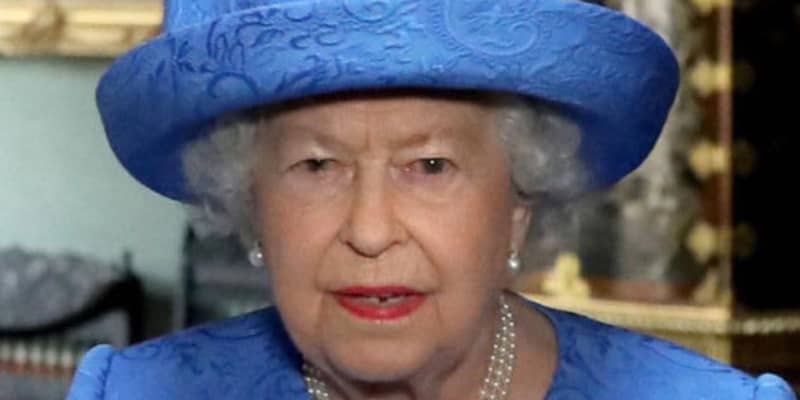エリザベス女王、王子の独立容認　新生活実現へ「移行期間」