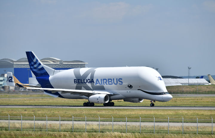 エアバス、ベルーガXL就航　新大型輸送機、A350主翼2つ運ぶ