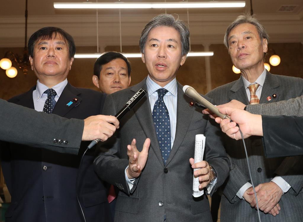 野党、菅長官に辞任要求　桜見る会の公文書管理問題「看過できず」
