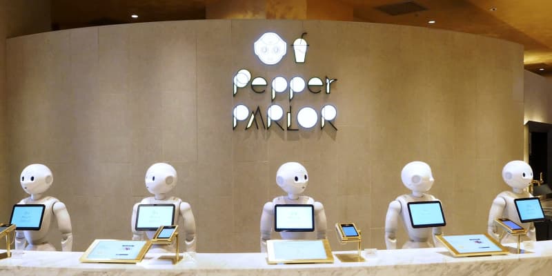 ロボットと過ごす未来体感　ペッパーが接客するカフェ