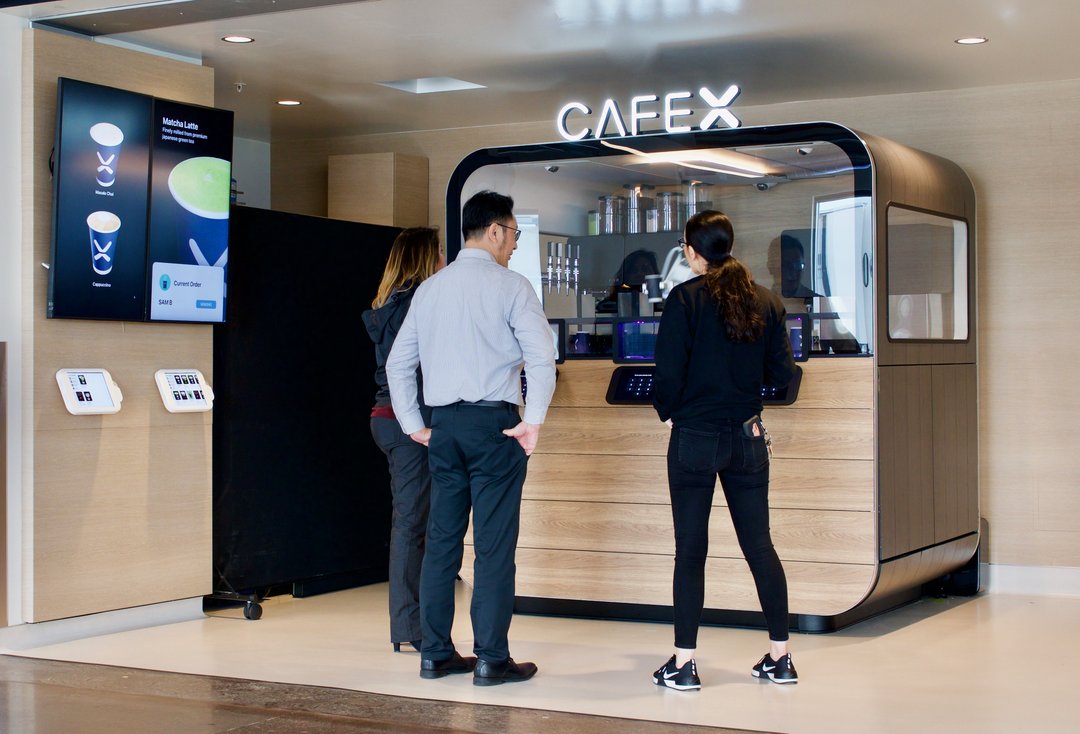 2020年は〝空港無人化〟が進む——無人ロボットカフェ「Cafe X」が空港へ進出