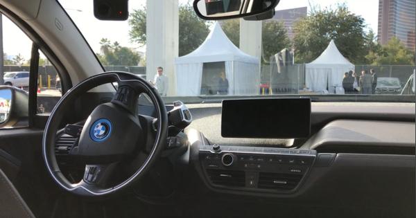 BMW i3 アーバンスイートの試乗体験動画（約1分40秒）