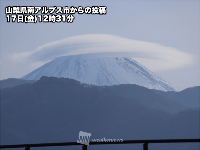 富士山に笠雲　天気下り坂のサイン