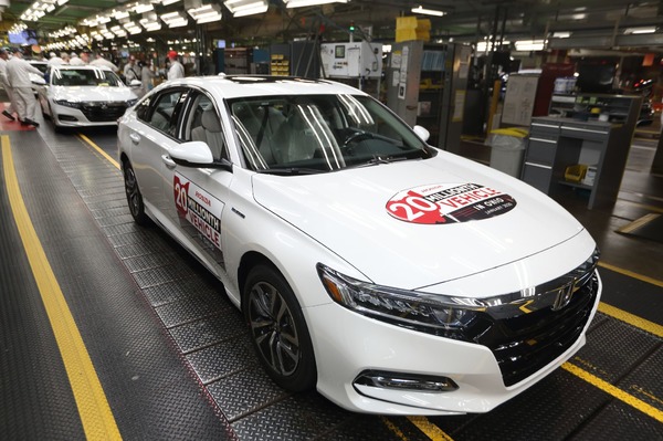 ホンダの米オハイオ工場 四輪車生産00万台達成 アコード ハイブリッド がラインオフ