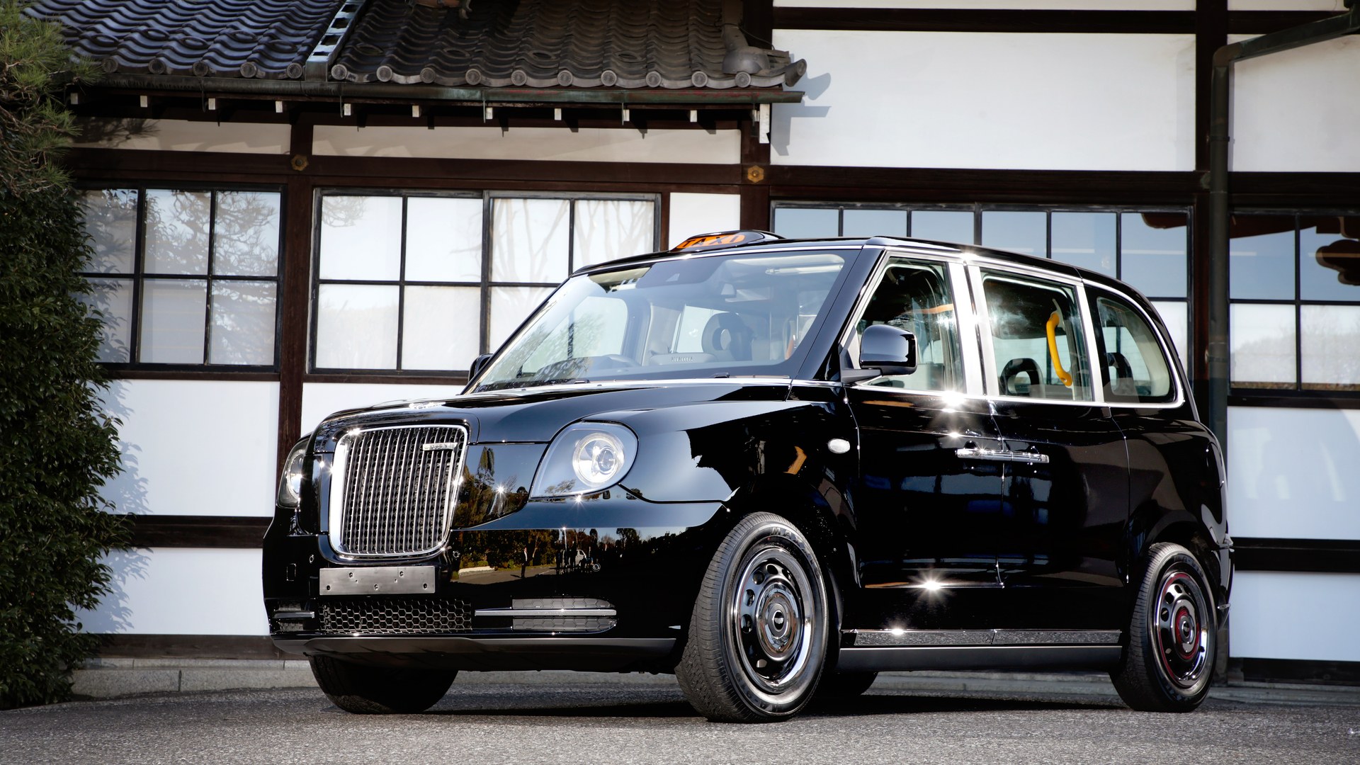 ロンドン・タクシーもエコな時代へ！ より人に優しくなった新型が日本上陸