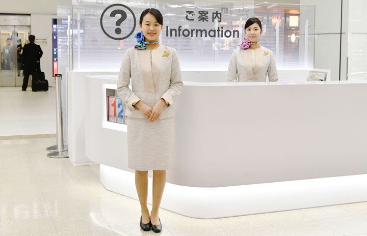 羽田空港、コンシェルジュの制服刷新　国内線16年ぶり、3月から