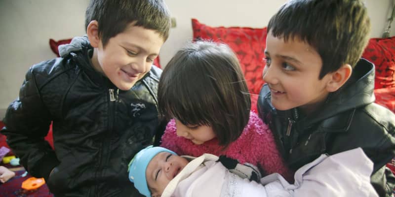 赤ちゃんにナカムラ、アフガン　中村医師ちなむ