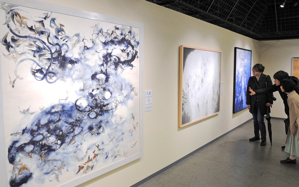 若手日本画家の作品ずらり「競演」　京都で「日本画新展」