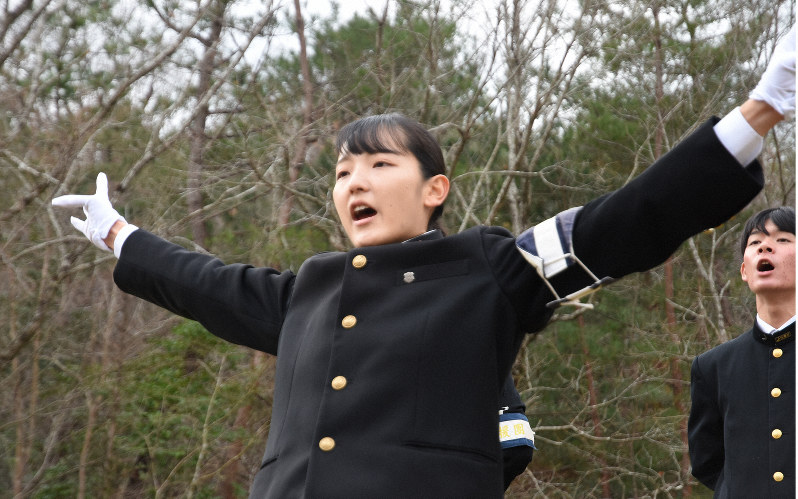 関学大初の女性応援団長、岸本ゆずかさんが最後の演舞披露