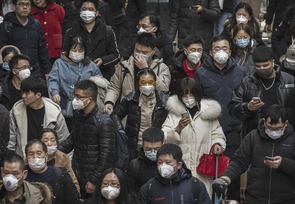 新型肺炎　北京駅はマスク９割　中国、厳戒下で春節連休