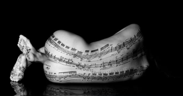 人体に楽譜　ヤコポ・バボーニ・スキリンジの日本初個展がシャネル・ネクサス・ホールで開催中