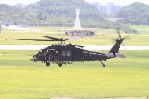 沖縄本島沖で米軍ヘリが墜落　那覇市から東の海上　ＭＨ60ヘリ乗務員5人を救助　