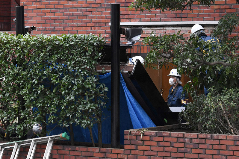 恵比寿でマンションのひさし落下、下敷きの男性作業員死亡