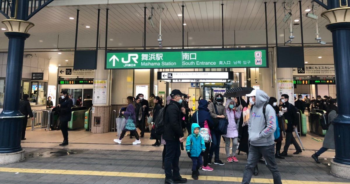 新型コロナウイルスの予防、東京ディズニーランドが方針を“変更”「希望する従業員のマスク着用を許可」