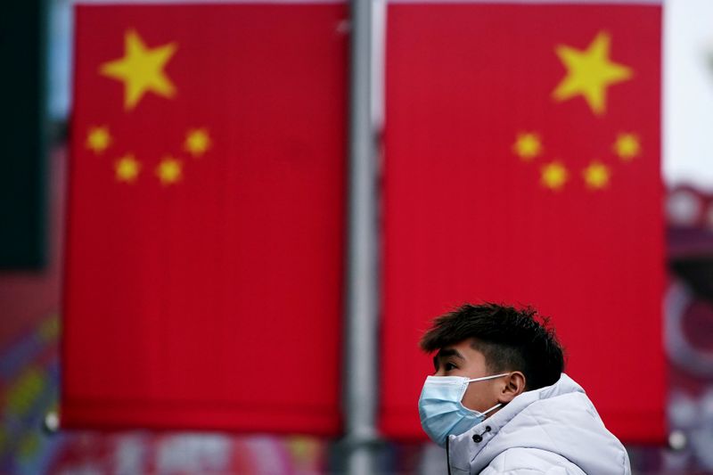 新型肺炎対策で中国に支援申し出、マスク・防護服提供など＝菅官房長官