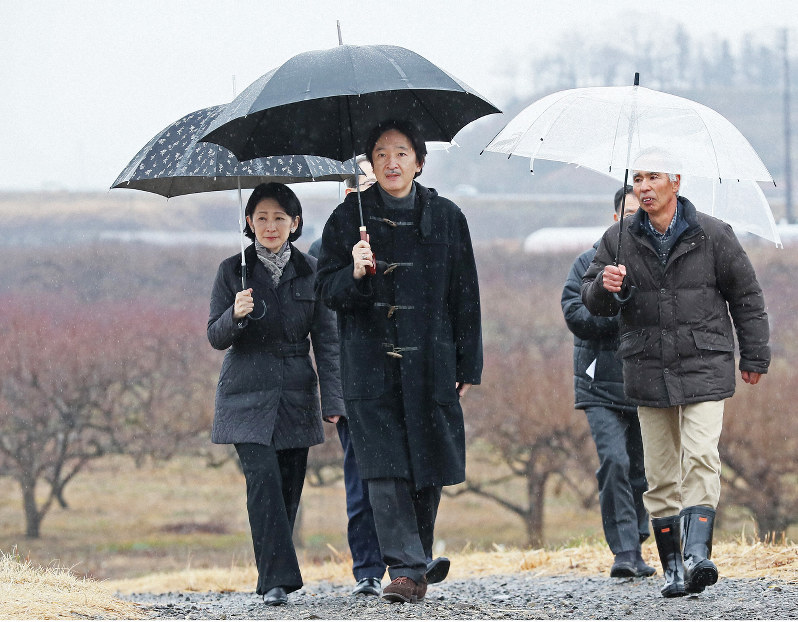 秋篠宮ご夫妻　台風被害の果樹農家訪問　福島・伊達